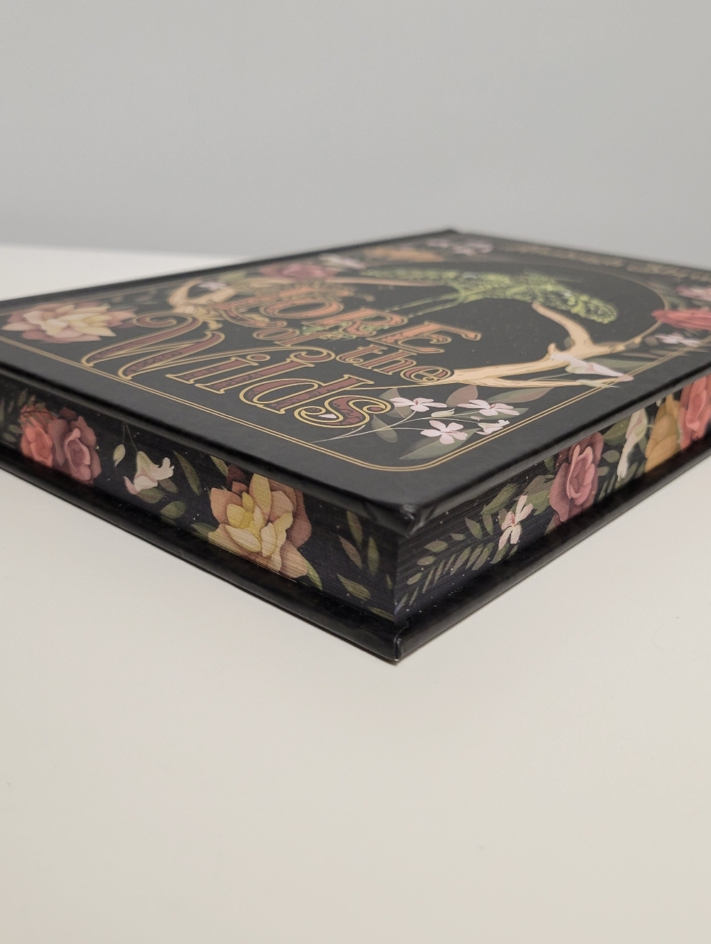 Lore of the Wilds Hardcover SIGNED Bookish Box Edition by Analeigh Sbrana - Picture 7 of 8